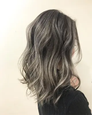 セミロング ハルカ/透け感カラー /顔周りレイヤーのヘアスタイル