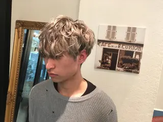 ショート メンズ graxi'    グラシー所属・ブリーチ/ハイトーン SERINAのヘアスタイル