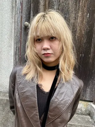 ミディアム カラー 金尾 凜のヘアスタイル