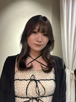 カラー 🌷花屋併設🌷 岡本明日実のヘアスタイル