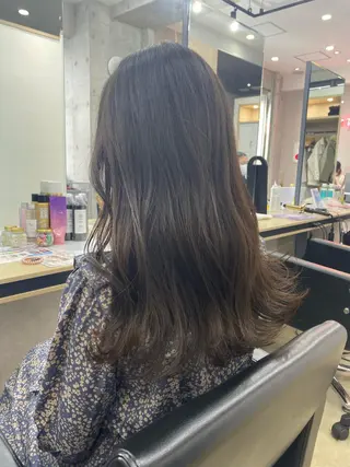 ロング カラー オリーブ/アッシュ やわらか透明感カラーのヘアスタイル