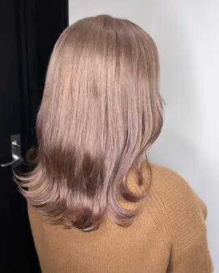 セミロング カラー ヘアアレンジ ハイトーンカラー 🦋yuri🦋のヘアスタイル