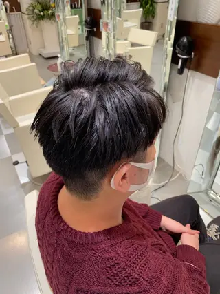 メンズ コテ巻き風パーマ 藤澤　知彌のヘアスタイル