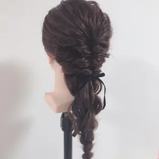 ヘアアレンジ 岩戸優奈 束感まつげ ピンク/ベージュのヘアスタイル