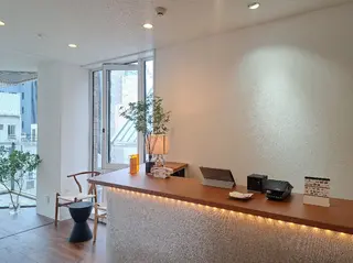 iplus✴ まつげ、眉毛、耳つぼのマツエク・マツパデザイン