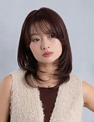 ミディアム 中島 育枝のヘアスタイル
