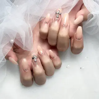 ネイル Y u a n🤍 pas á pasのネイルデザイン