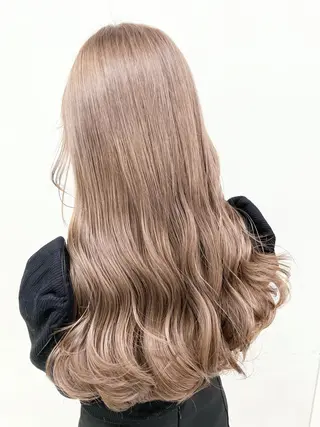ロング カラー 🩵ハイトーン 美咲🩵のヘアスタイル