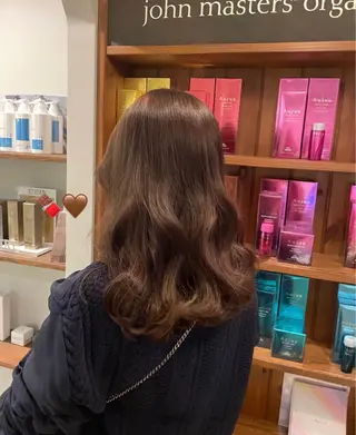 セミロング ハイトーン/透明感 カラー/下出有沙のヘアスタイル