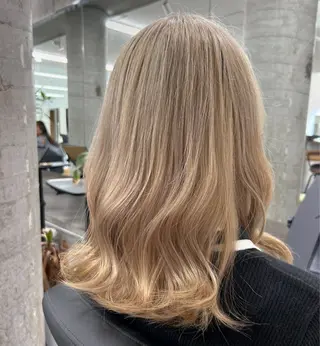 ミディアム カラー welring所属・Aoba 🫧艶ハイトーン🫧のヘアスタイル