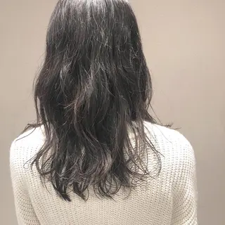 セミロング パーマ 小森 樹奈のヘアスタイル