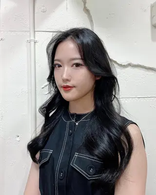 ロング 韓国ヘア レイヤーカットのヘアスタイル