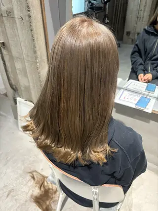 セミロング カラー 玉置 七海のヘアスタイル