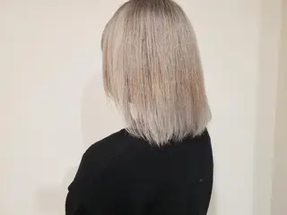 カラー セミロング パ ルのヘアスタイル