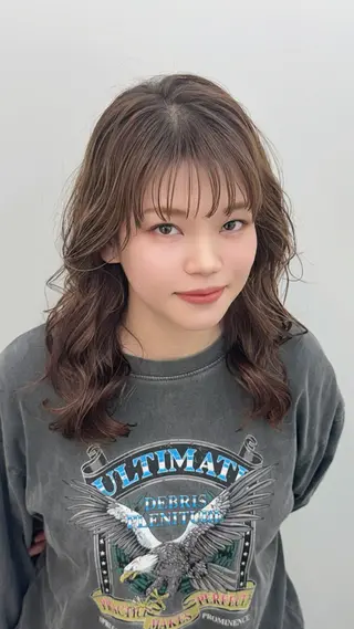 セミロング パーマ ARMONY OMOTESANDO所属・本田秀幸 コテ巻き風パーマのヘアスタイル