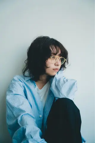 ミディアム ササキ ヨシヒトのヘアスタイル