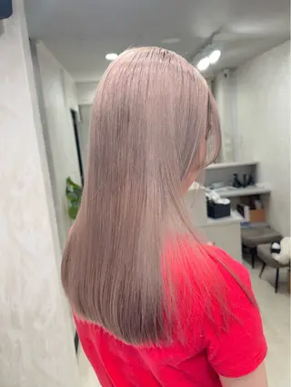 ロング 前髪カット🩶レイヤ ー🩶ハイトーン🩶のヘアスタイル