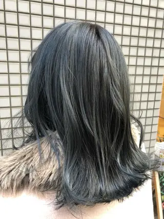 カラー 伊東 彩花のヘアスタイル