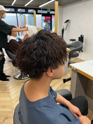 ミディアム パーマ メンズ 🪐メンズ特化 ヤマクラ　タイキのヘアスタイル