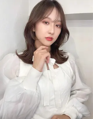 ロング カラー レイヤーカット、 大人可愛い 中村美羅のヘアスタイル