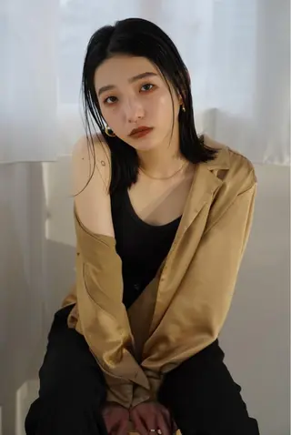 ミディアム カラー 高梨 菜々のヘアスタイル