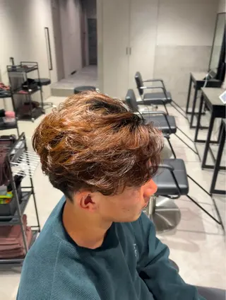 ショート カラー パーマ メンズ 【シャドウパーマ センターパート】義心のヘアスタイル