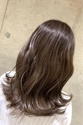 セミロング カラー ハイライトが 得意なニキです😊のヘアスタイル