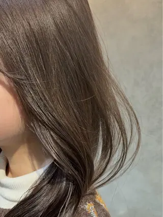 セミロング カラー 赤みオフの透明感職人 /ケア重視の美髪施術のヘアスタイル