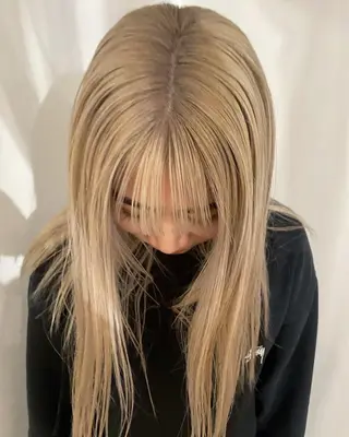 セミロング カラー MOND / PINのヘアスタイル