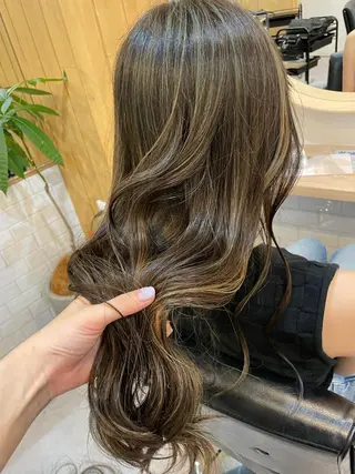 ロング カラー akane .のヘアスタイル