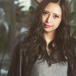 ロング カラー GRANDE アオキのヘアスタイル