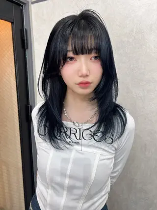 ミディアム maya レイヤーカットのヘアスタイル