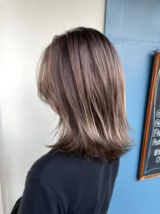 ミディアム ブリーチ毛矯正.髪質 改善.髪にドラマをのヘアスタイル