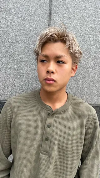 カラー メンズ Lolonois梅田 澤田　葵のヘアスタイル