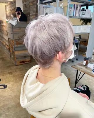 ショート カラー メンズ ハイトーン/レイヤー /ケアブリーチ石川治のヘアスタイル