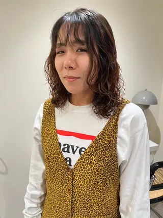 ミディアム パーマ pu+on. nailworks所属・fuyumi / ニュアンスネイルのネイルデザイン