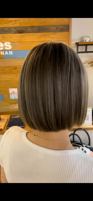ショート カラー かわさき ともやのヘアスタイル