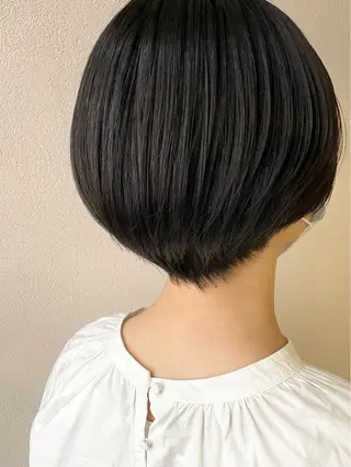 ショート カラー 沢田 瞳のヘアスタイル