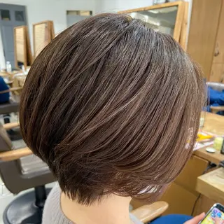 ショート カラー 安岡美咲✂︎ 艶カラー/髪質改善のヘアスタイル