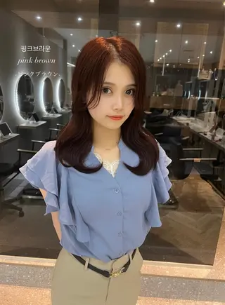 セミロング カラー 韓国🇰🇷レイヤー 映える顔周り🩷のヘアスタイル