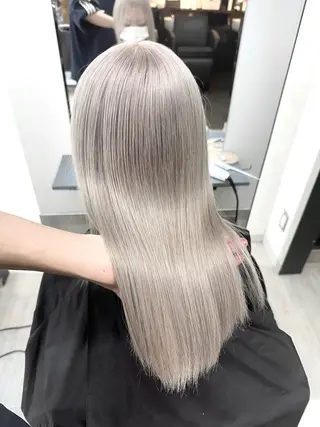 ミディアム カラー バレイヤージュ/ ミルクティーベージュのヘアスタイル