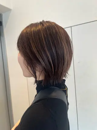 ミディアム カラー ラフィスヘアードープ所属・レイヤーと透明感の アユカ 髪質改善のヘアスタイル