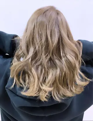 ロング カラー 【髪質改善特化】 艶髪/白髪ぼかしのヘアスタイル