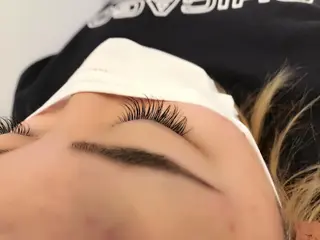 マツエク・マツパ 岡田詩織 MODE Ks松原店のヘアスタイル