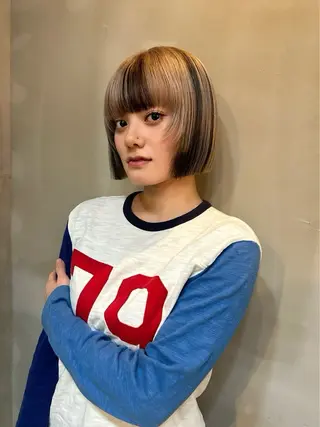 ショート ハイトーン/カット モデルKazuhaのヘアスタイル