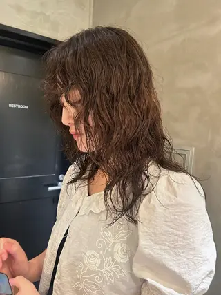 セミロング パーマ デザインカラー❤︎ イシイレイのヘアスタイル