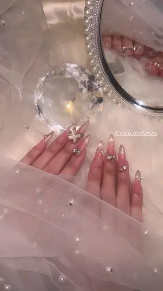 ネイル 𝐍𝐚𝐢𝐥 𝐬𝐚𝐥𝐨𝐧 𝐤𝐢𝐭𝐭𝐲所属・日妻 詩葉のネイルデザイン