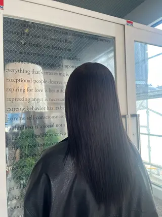 セミロング まみ/暖色カラー /デザインカラーのヘアスタイル