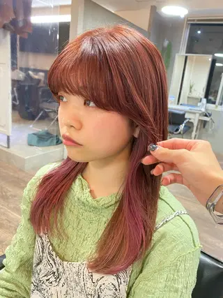 セミロング カラー 梅田ハイトーン チダ ヒナノのヘアスタイル