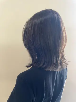 ミディアム カラー 三浦 瑠璃のヘアスタイル